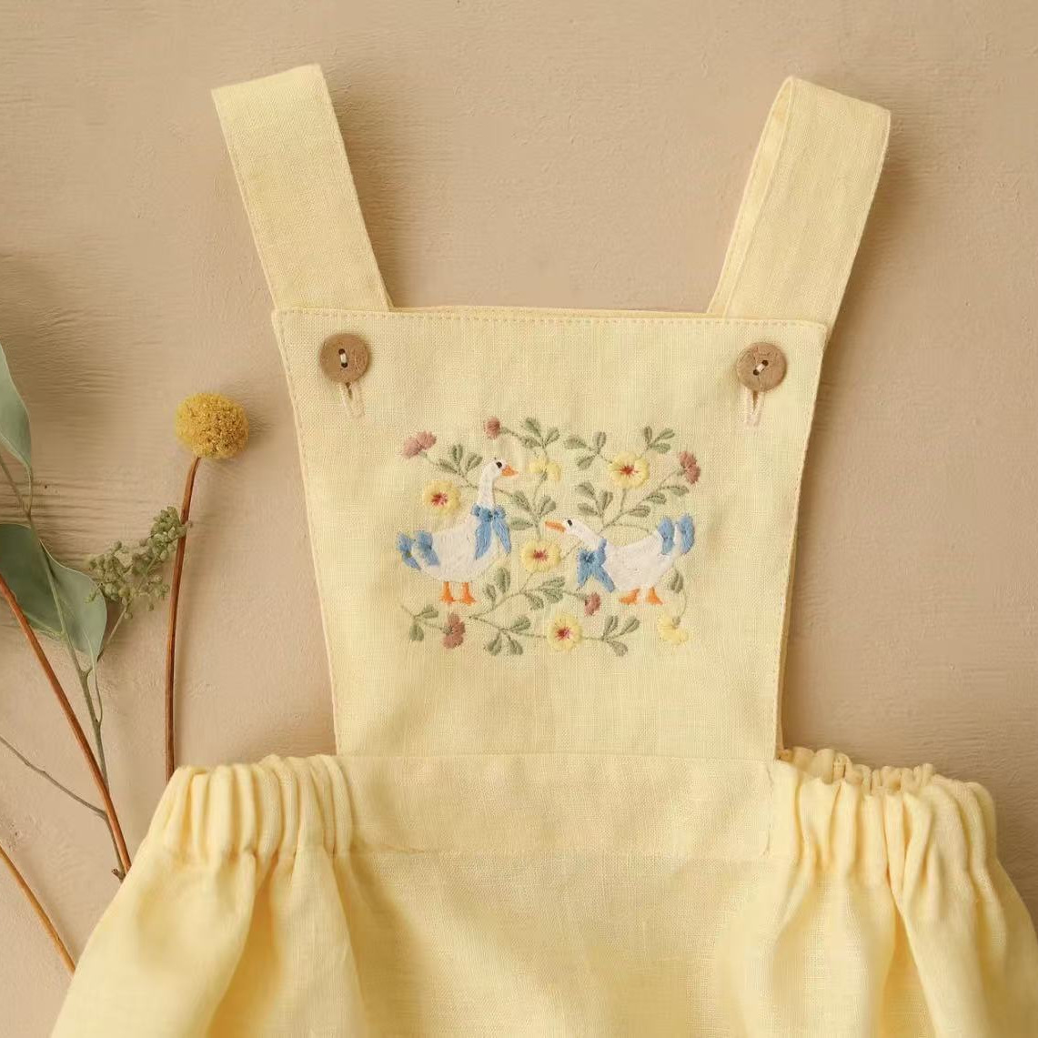 컨트리 스타일 2026 여름 신상 아기 점프수트 자수  - Baby Summer Linen Sleeveless Jumpsuit 리뷰 및 가격